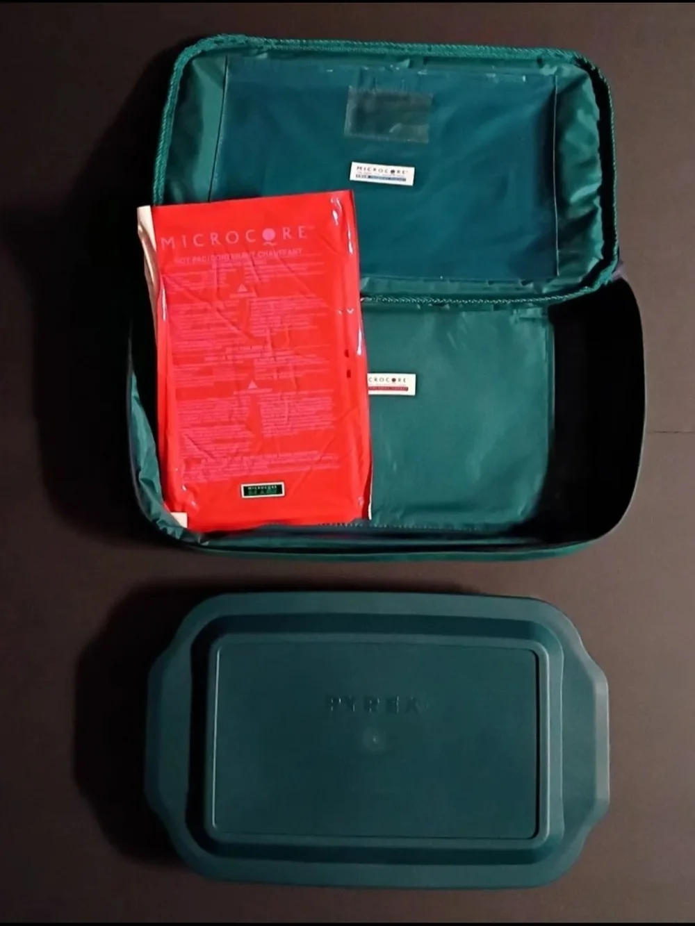 Pyrex Teal Meal Prep Container with Matching Teal Carry Case